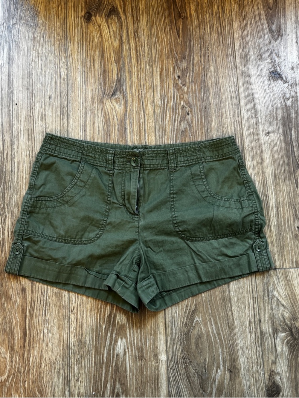 LOFT Olive Utility Roll-Tab Shorts sz 8